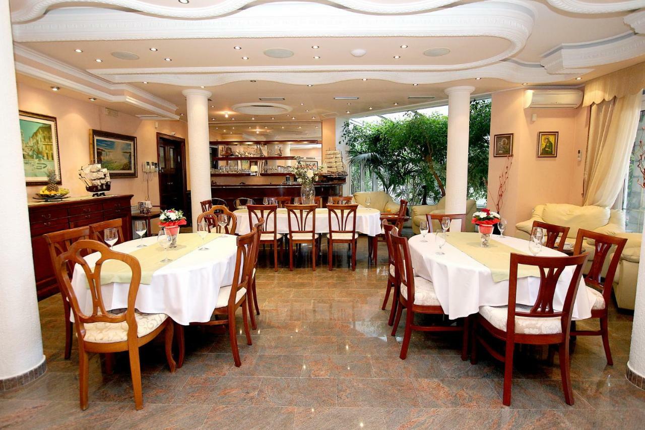 Royal Holiday Apartments Sveti Stefan Exterior foto